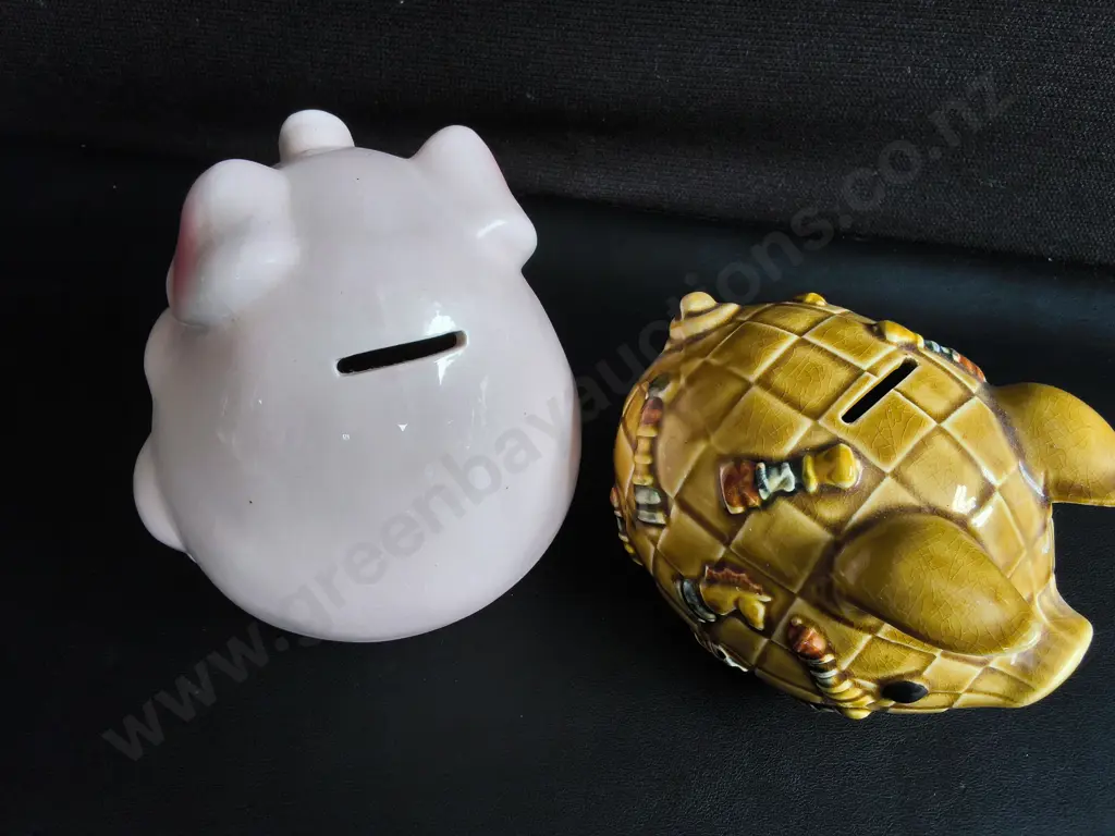 PAIR OF CERAMIC PIGGY BANKS, TALLEST H 14 CM Image 1++