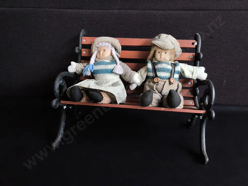 VINTAGE WINTER DOLL FIGURINE SET ON MINIATURE BENCH, WIDEST W 33 CM Image 1++