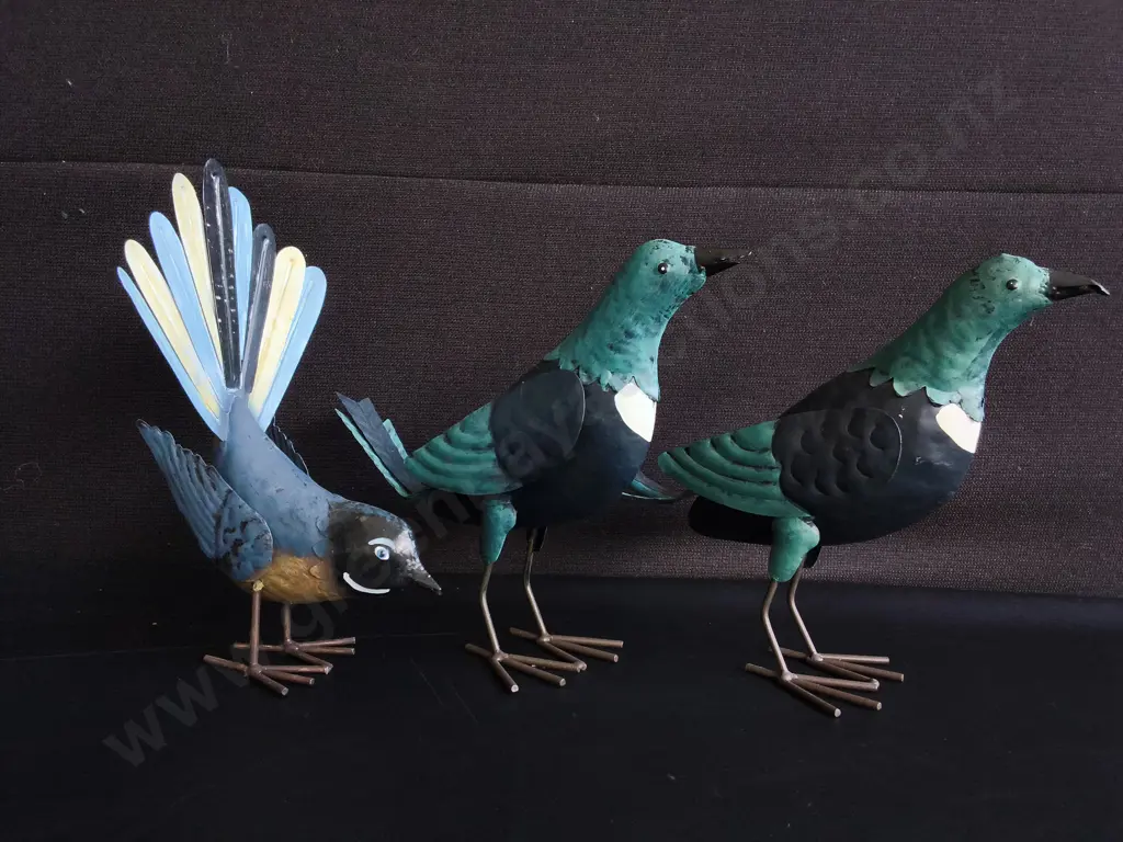 3 METAL GARDEN BIRD SCULPTURES, TALLEST H 27 CM Image 1++