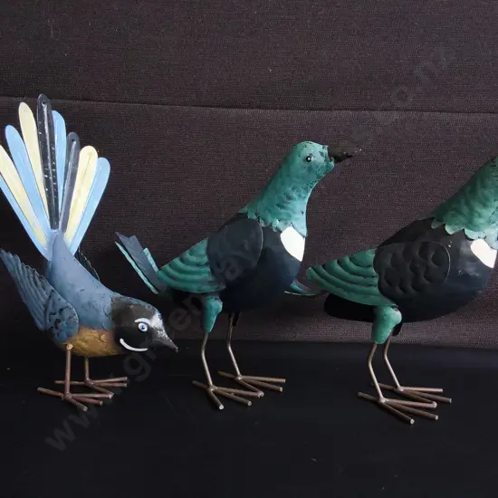 3 METAL GARDEN BIRD SCULPTURES, TALLEST H 27 CM