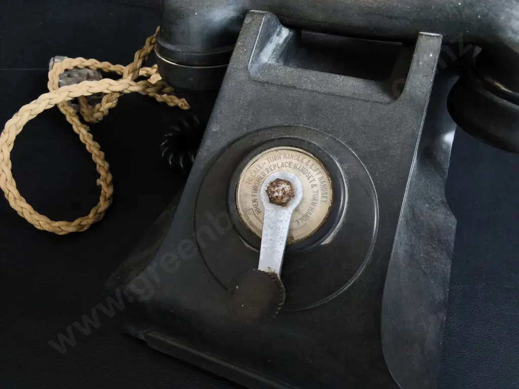 VINTAGE BLACK BAKELITE MANUAL MAGNETO TELEPHONE Image 1++