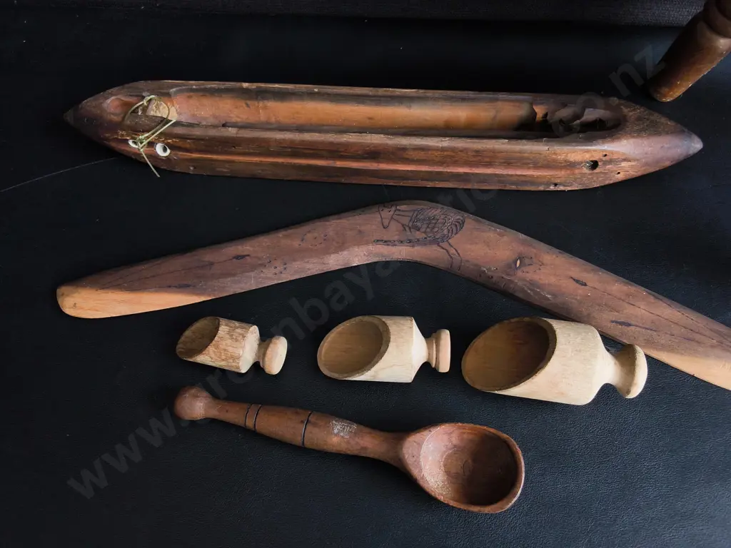 COLLECTION OF TURNED AND CARVED WOODEN OBJECTS, TALLEST H 20 CM Image 1++