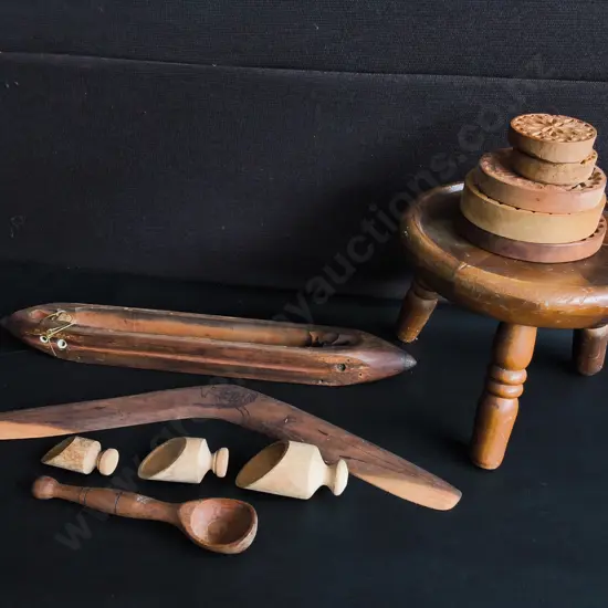 COLLECTION OF TURNED AND CARVED WOODEN OBJECTS, TALLEST H 20 CM