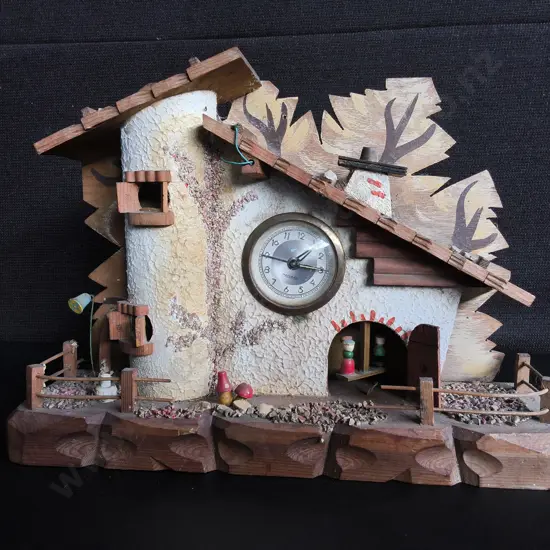 VINTAGE WOODEN CHALET STYLE CLOCK, H 23 CM X W 32 CM