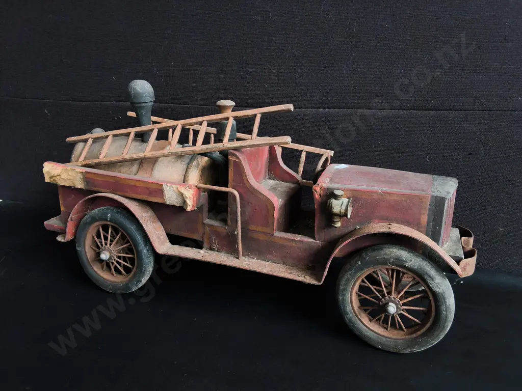 VINTAGE LEONARDO LUNA HANDMADE WOOD AND METAL TOY FIRE TRUCK, W 71 CM Image 1++