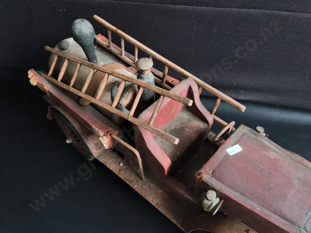VINTAGE LEONARDO LUNA HANDMADE WOOD AND METAL TOY FIRE TRUCK, W 71 CM Image 1++