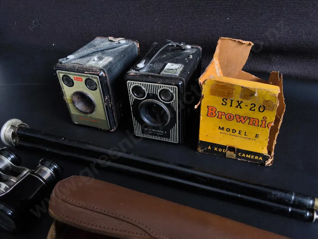 VINTAGE KODAK BROWNIE CAMERAS AND OPTICS, TRIPODS AND BINOCULARS Image 1++