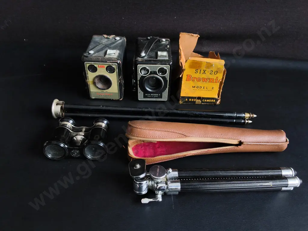 VINTAGE KODAK BROWNIE CAMERAS AND OPTICS, TRIPODS AND BINOCULARS Image 1++
