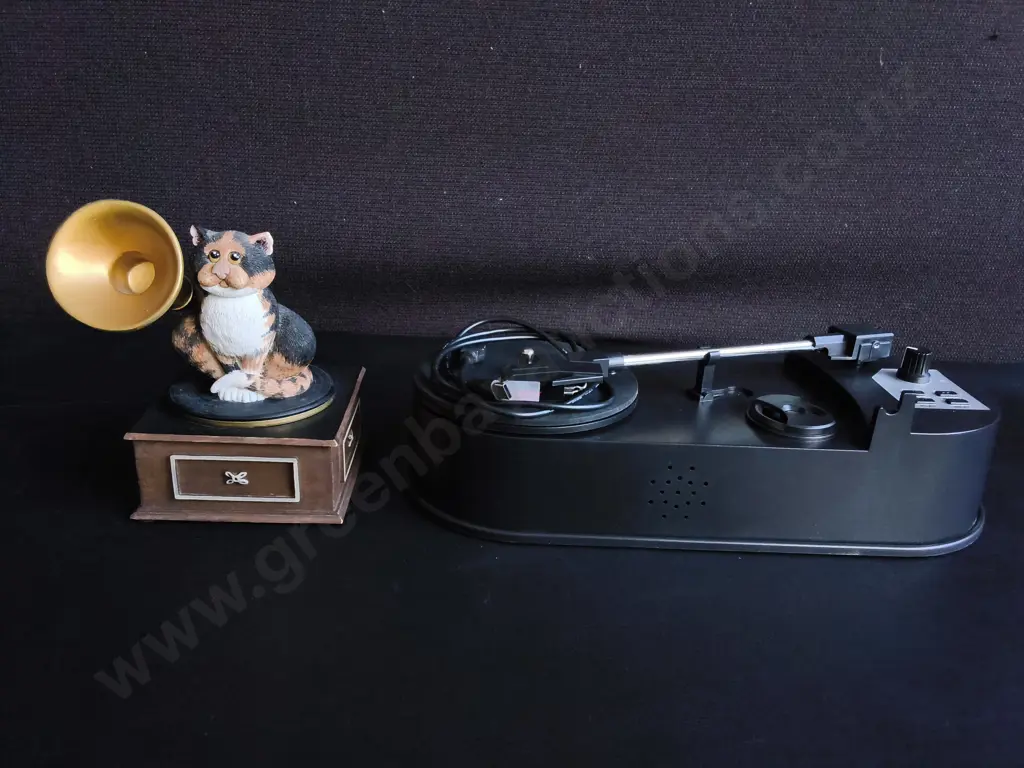 VINTAGE STYLE MINI USB VINYL TURNTABLE AND GRAMOPHONE DECORATIVE MUSIC BOX, TALLEST H 14 CM Image 1++