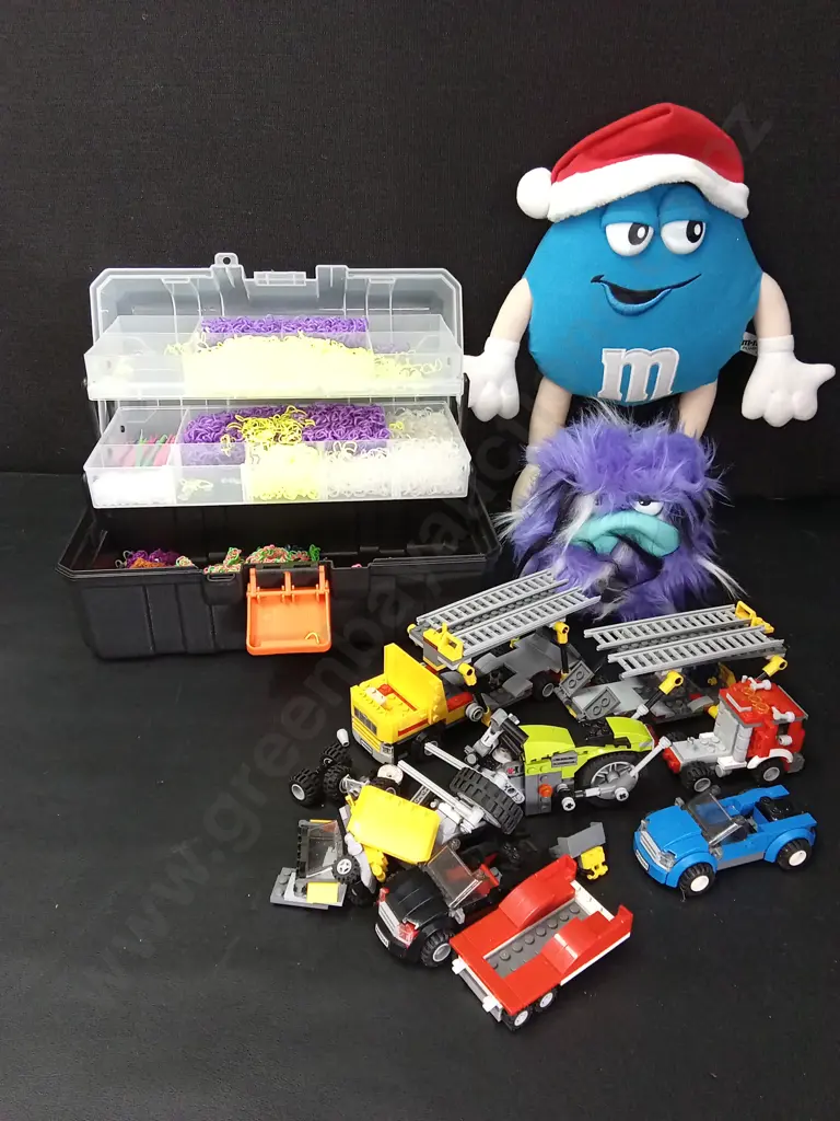 LEGO AND LOOM BANDS WITH 2 SOFT TOYS Image 1++