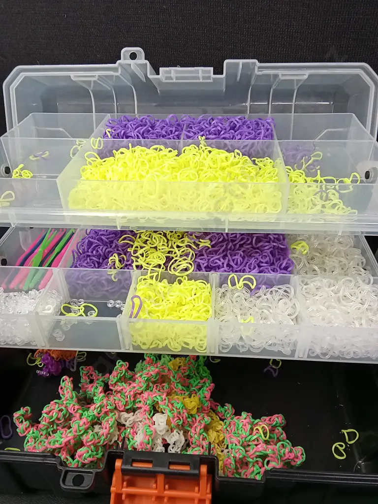 LEGO AND LOOM BANDS WITH 2 SOFT TOYS Image 1++