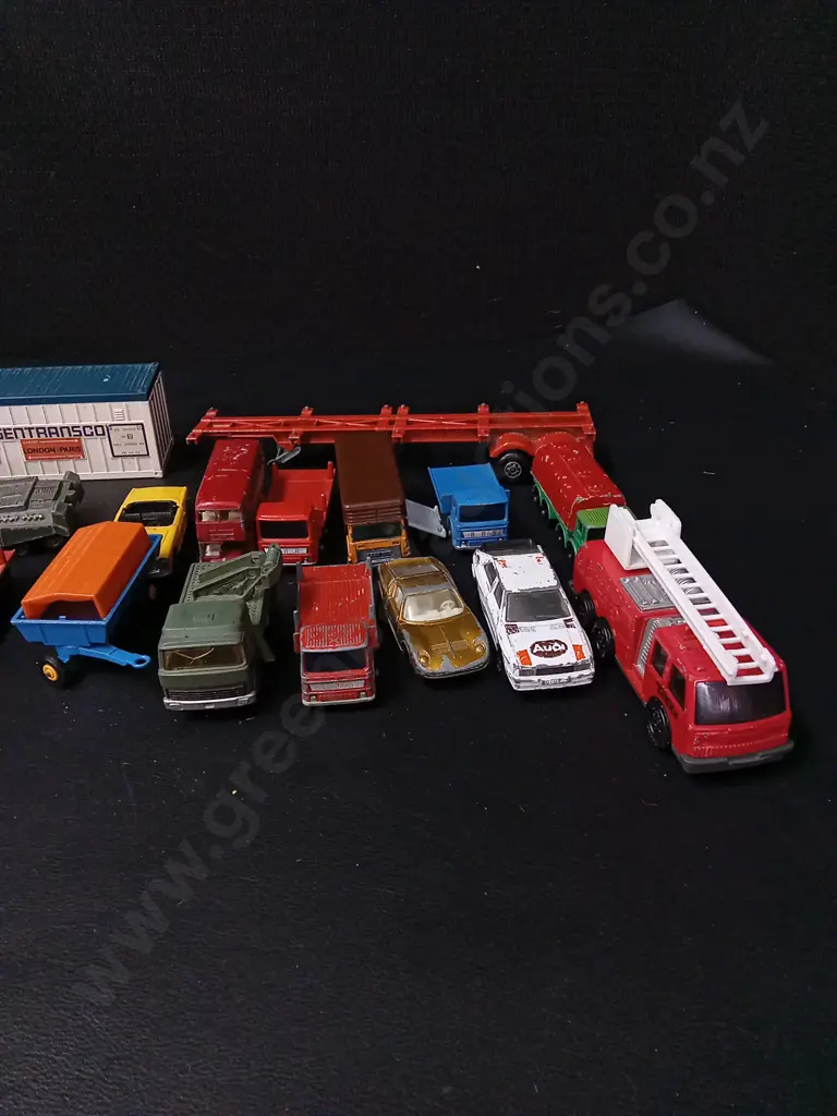 COLLECTION OF VINTAGE TOY VEHICLES Image 1++