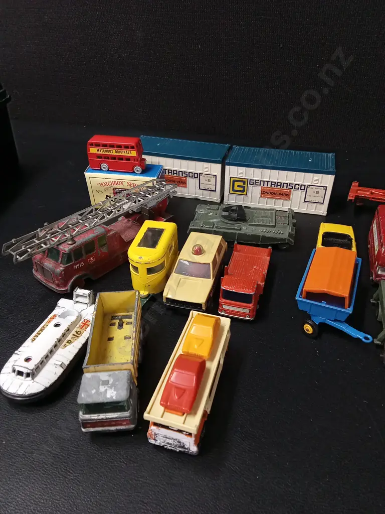 COLLECTION OF VINTAGE TOY VEHICLES Image 1++