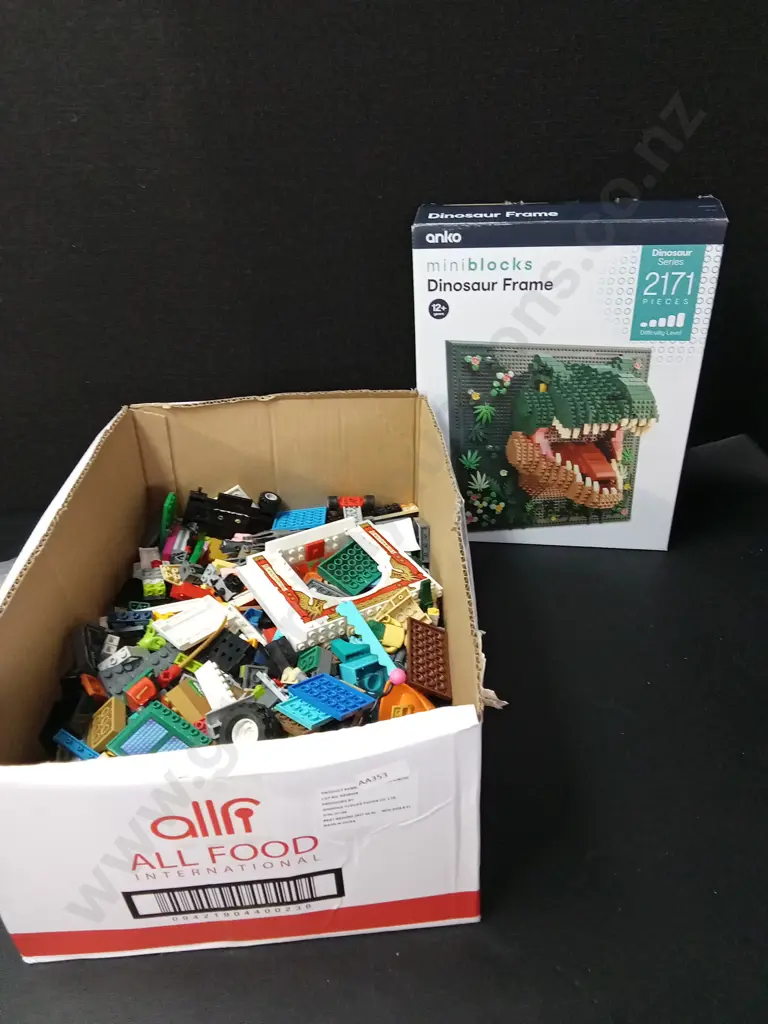 BOX OF LEGO AND A MINI BLOCKS DINO FRAME Image 1++