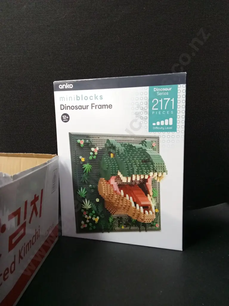 BOX OF LEGO AND A MINI BLOCKS DINO FRAME Image 1++