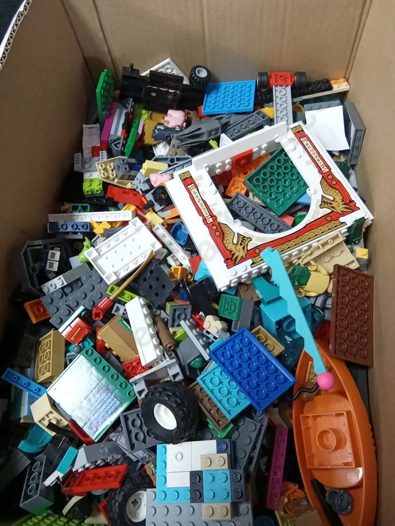 BOX OF LEGO AND A MINI BLOCKS DINO FRAME Image 1++