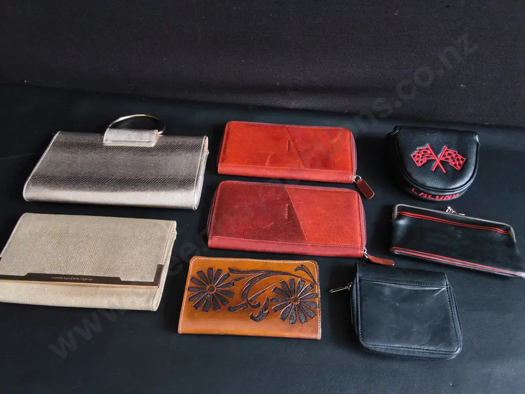8 CLUTCHES AND WALLETS, WIDEST W 27 CM Image 1++