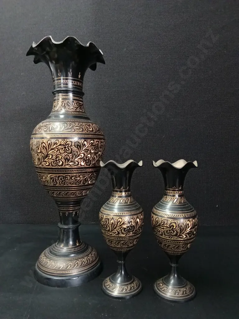 SET OF 3 VINTAGE ETCHED VASES MADE IN INDIA, TALLEST H40CM Image 1++