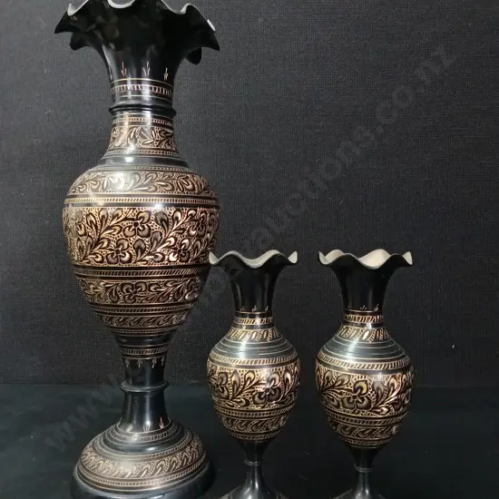 SET OF 3 VINTAGE ETCHED VASES MADE IN INDIA, TALLEST H40CM