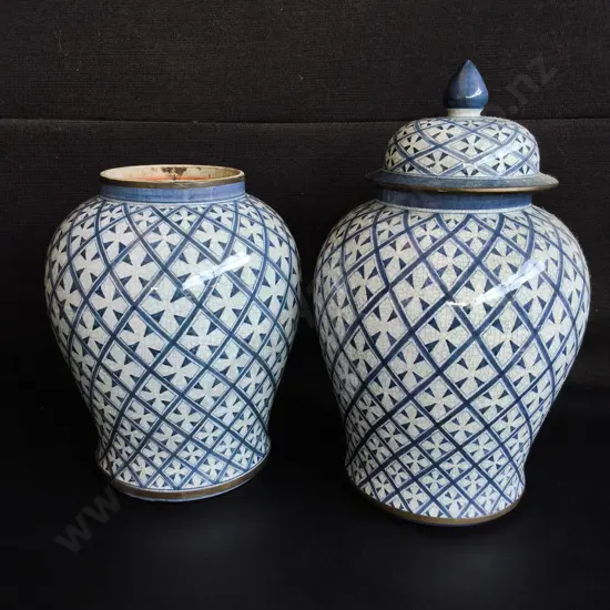 PAIR OF VINTAGE JINGDEZHEN BLUE AND WHITE CERAMIC GINGER, H WITH LID 35 CM