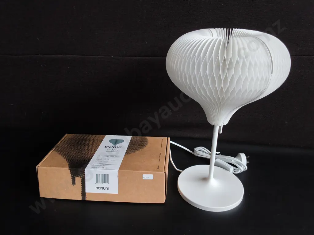 BRAND NEW D'LIGHT TRANSFORMING LED LAMP, HEART SHAPE, 25.5 CM X 25.5 CM X 47 CM Image 1++