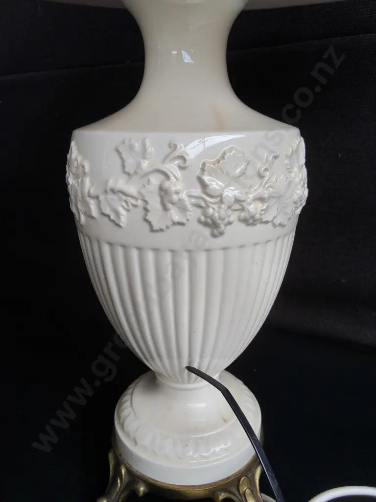VINTAGE WEDGEWOOD "EDME VINE" CREAMWARE TABLE LAMP, H 54 CM Image 1++