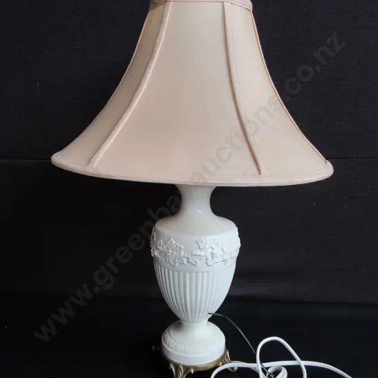 VINTAGE WEDGEWOOD "EDME VINE" CREAMWARE TABLE LAMP, H 54 CM