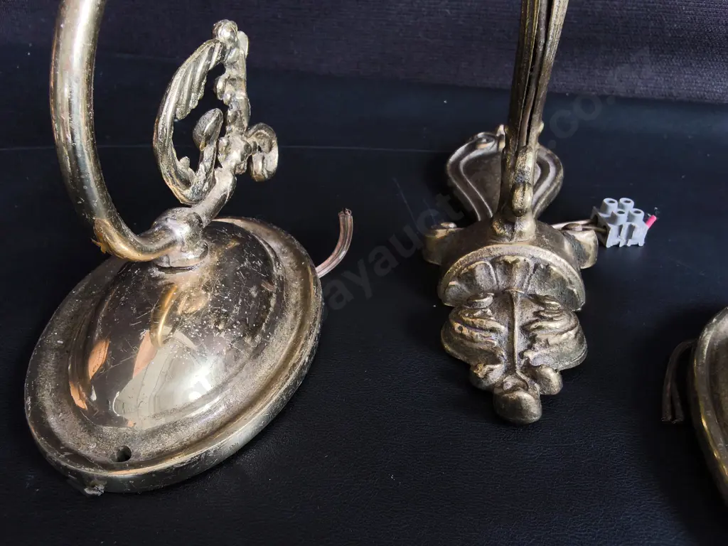 4 VINTAGE BRASS WALL SCONCES Image 1++