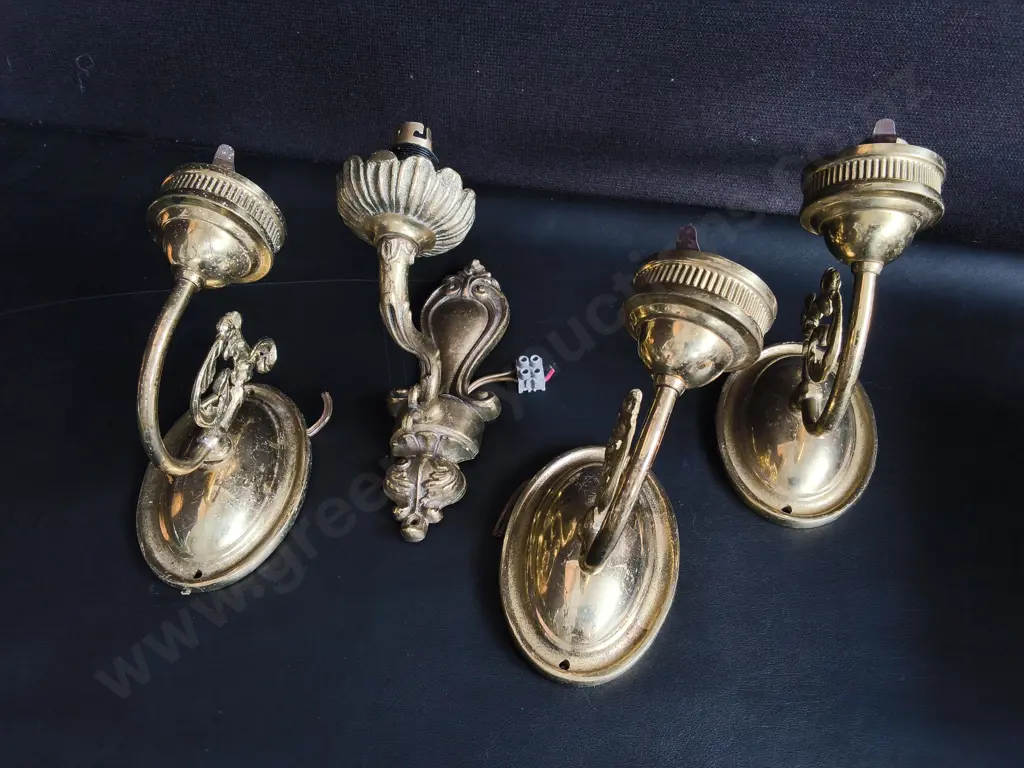 4 VINTAGE BRASS WALL SCONCES Image 1++