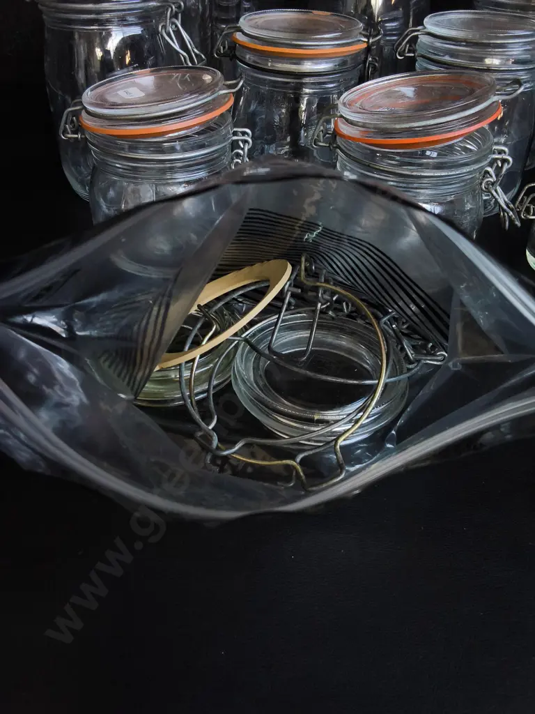 COLLECTION OF CLEAR GLASS CLIP TOP STORAGE JARS, 9 PIECES, INCLUDING BAG OF SPARE PARTS, TALLEST H 27 CM Image 1++