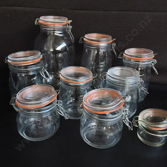 COLLECTION OF CLEAR GLASS CLIP TOP STORAGE JARS, 9 PIECES, INCLUDING BAG OF SPARE PARTS, TALLEST H 27 CM