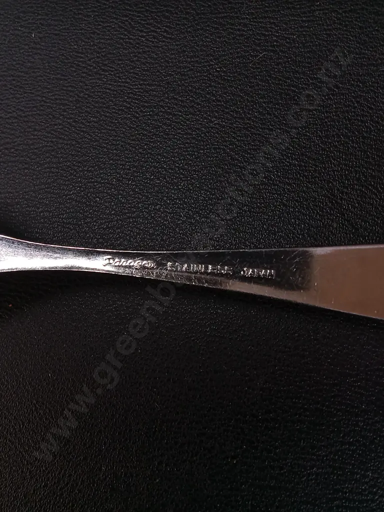 COLLECTION OF STAINLESS STEEL CUTLERY Image 1++