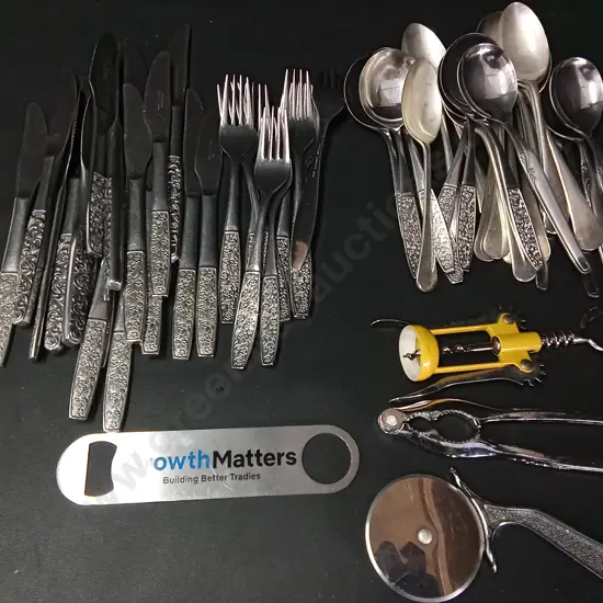 COLLECTION OF STAINLESS STEEL CUTLERY