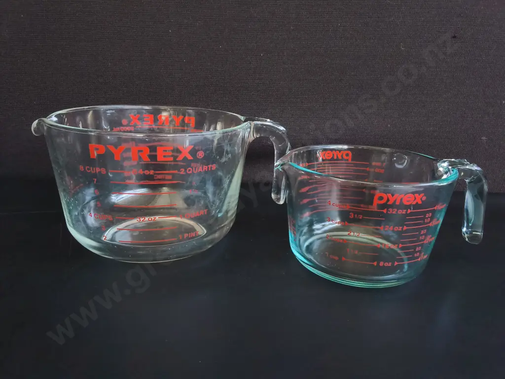 PAIR OF VINTAGE PYREX GLASS MEASURING CUPS Image 1++