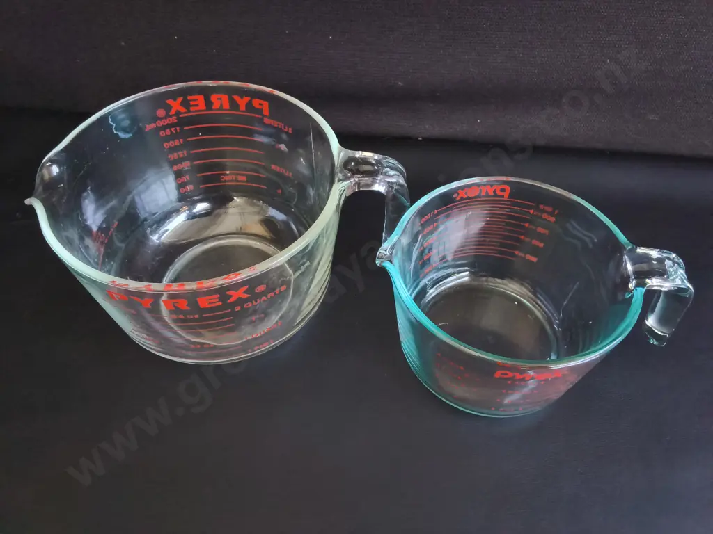 PAIR OF VINTAGE PYREX GLASS MEASURING CUPS Image 1++