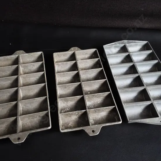 3 VINTAGE DELTA CAST ALUMINUM GEM IRON TRAY/ GINGER GEM PAN