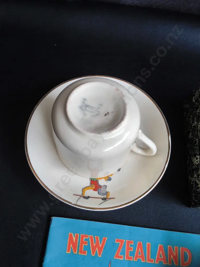 VINTAGE NEW ZEALAND BABY AND NURSERY MEMORABILIA Image 1++