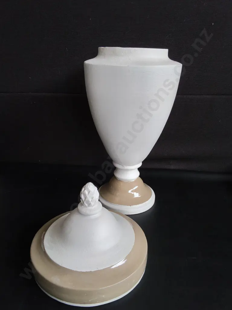POTTERY LIDDED URN, H 59 CM Image 1++