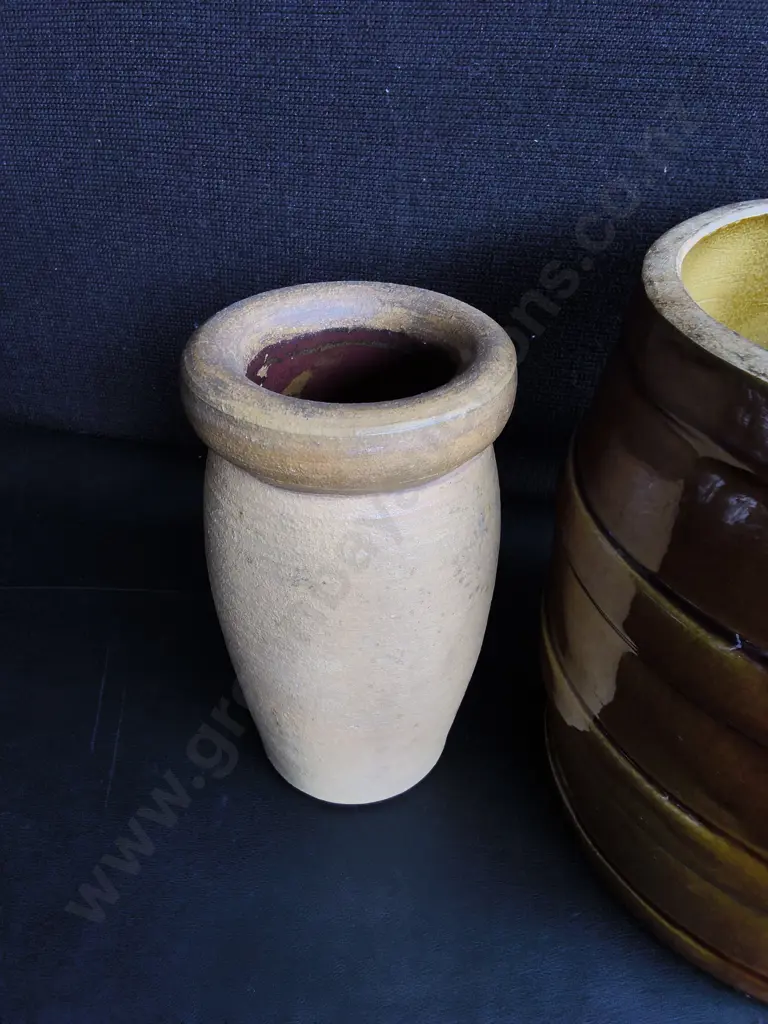 VINTAGE STONEWARE AND AMBER GLAZED BARREL JAR, TALLEST H 22 CM Image 1++