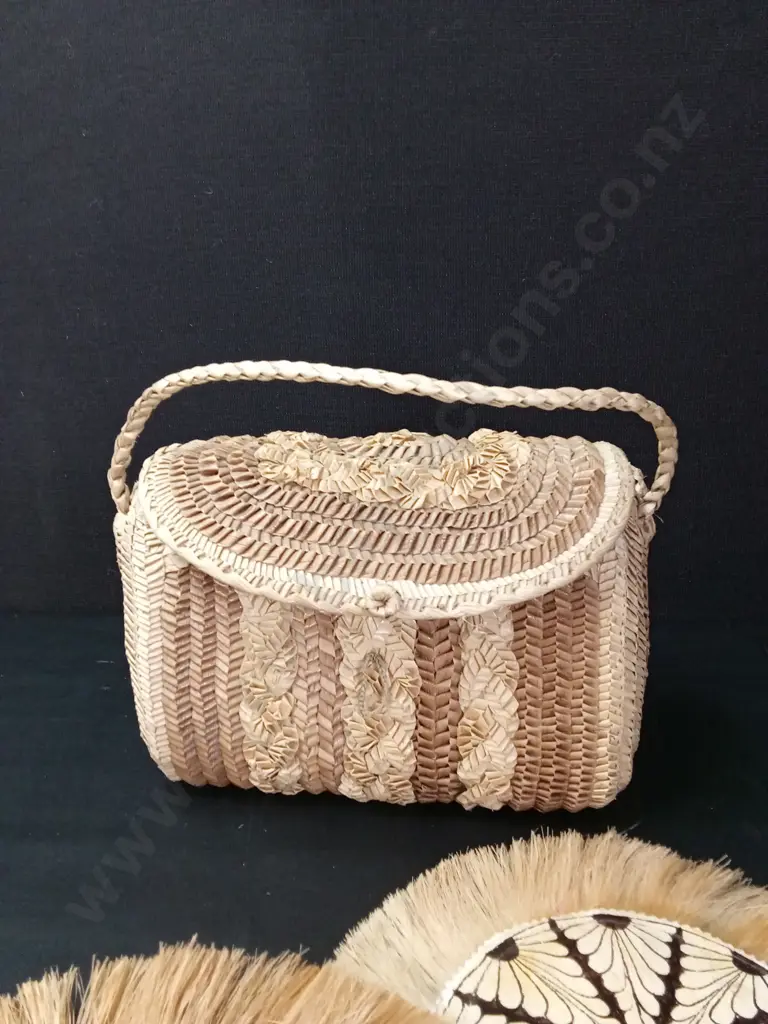 4 HANDWOVEN ITEMS Image 1++