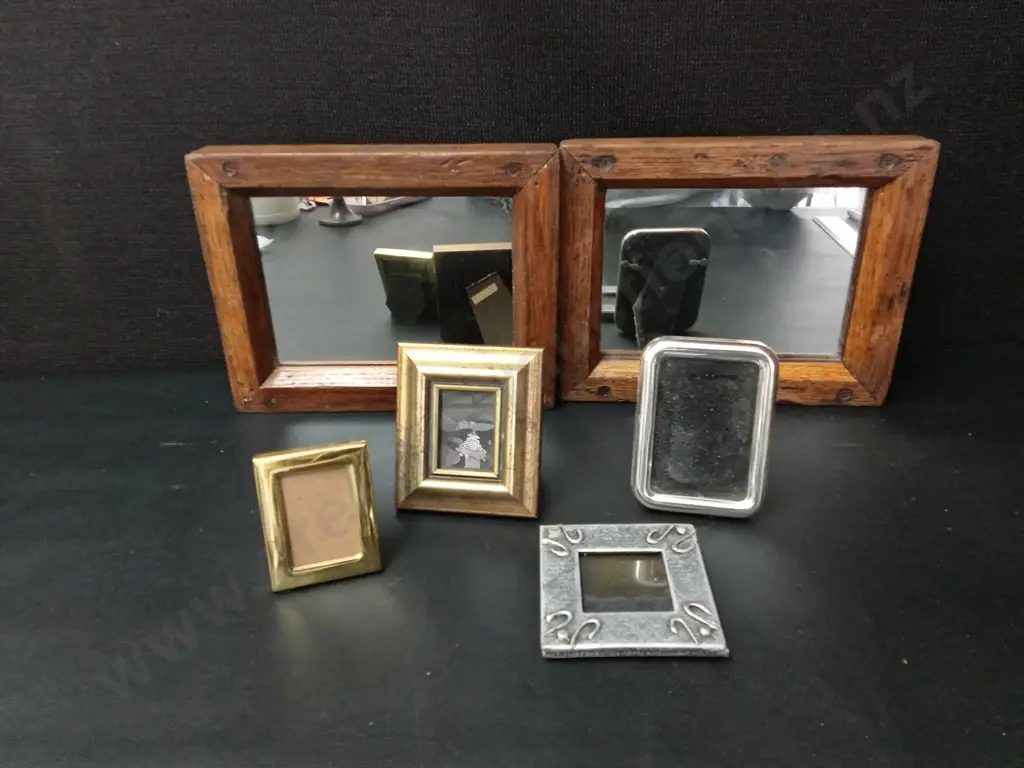 4 PHOTO FRAMES AND 2 MIRRORS L21.5CM Image 1++