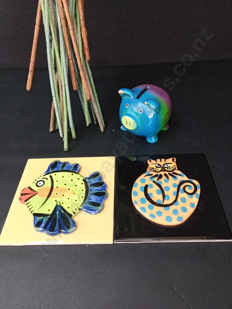 BOUQUET OF FAUX FLOWERS, PIGGY BANKS AND 2 PIECES OF WALL DECOR Image 1++