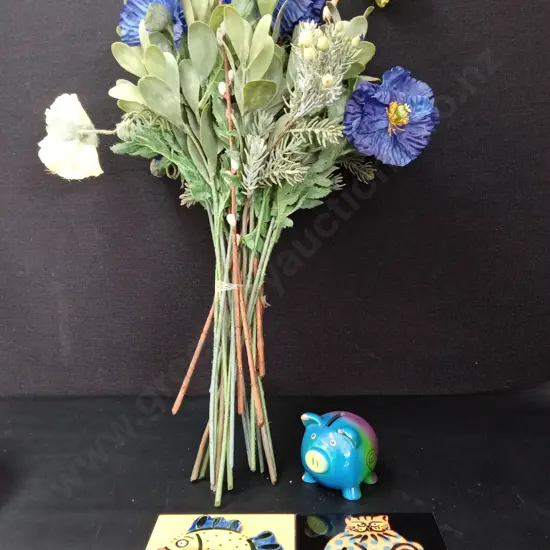 BOUQUET OF FAUX FLOWERS, PIGGY BANKS AND 2 PIECES OF WALL DECOR