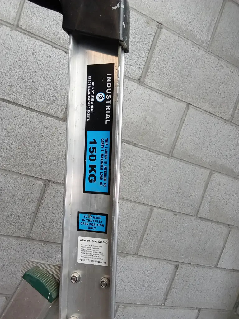 INDUSTRIAL LADDER 150KG LOAD, 215CM TALL Image 1++