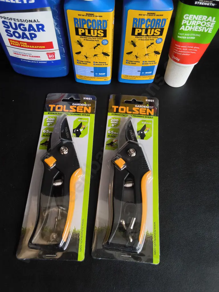 BRAND NEW GARDEN AND MAINTENANCE PRODUCTS, 6 PIECES Image 1++