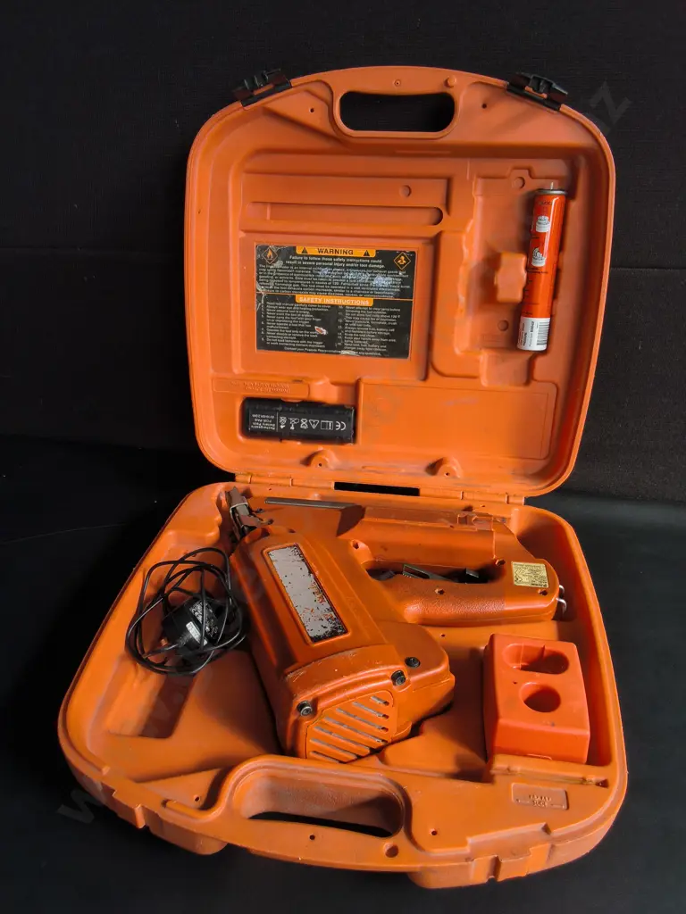 PASLODE IMPULSE IM350 FRAMING NAIL GUN IN CASE Image 1++