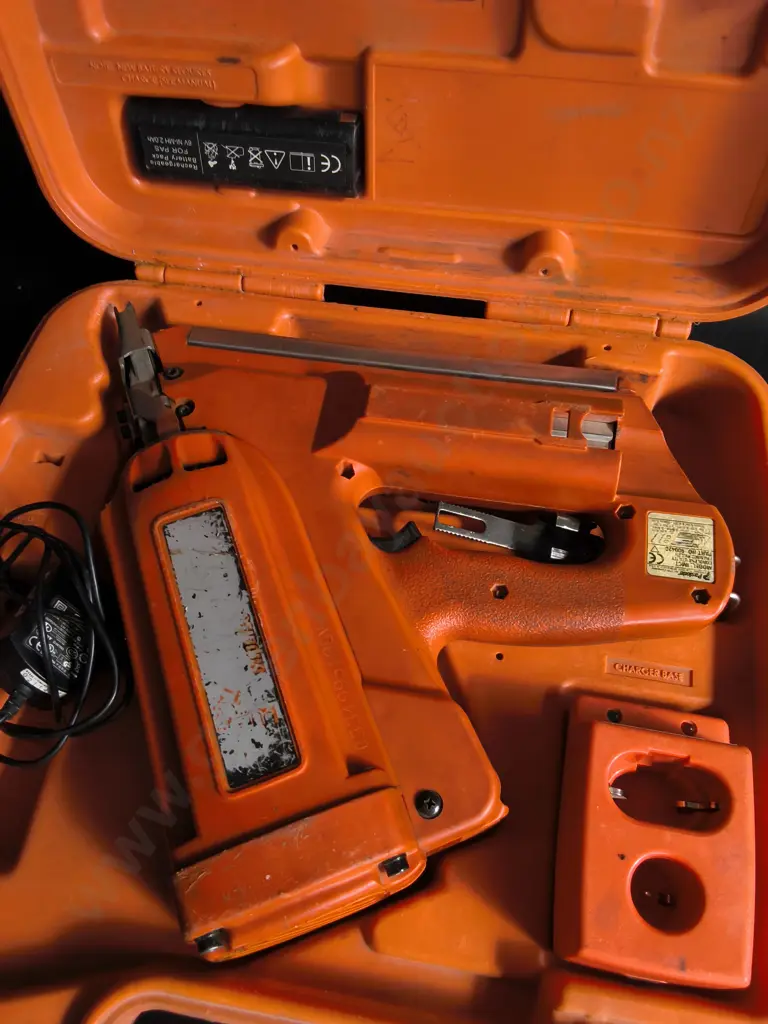 PASLODE IMPULSE IM350 FRAMING NAIL GUN IN CASE Image 1++