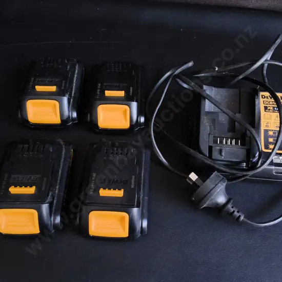 DEWALT COMPACT LITHIUM-ION SLIDE BATTERIES AND BATTERY CHARGER