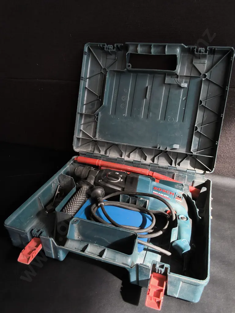 BOSCH PROFESSIONAL ROTARY HAMMER IN CASE Image 1++