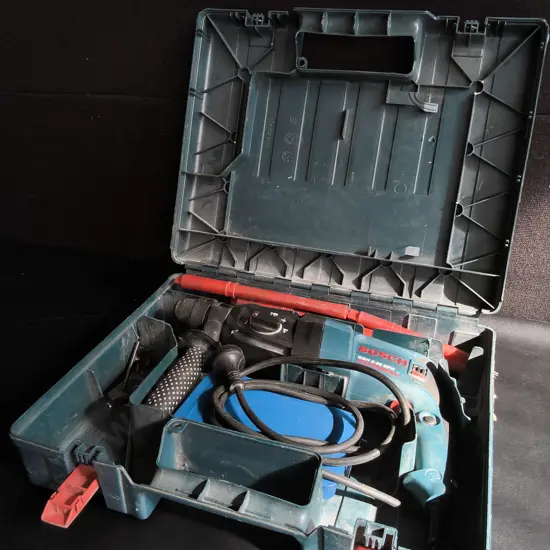BOSCH PROFESSIONAL ROTARY HAMMER IN CASE